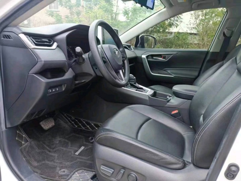 珠海21年丰田RAV47