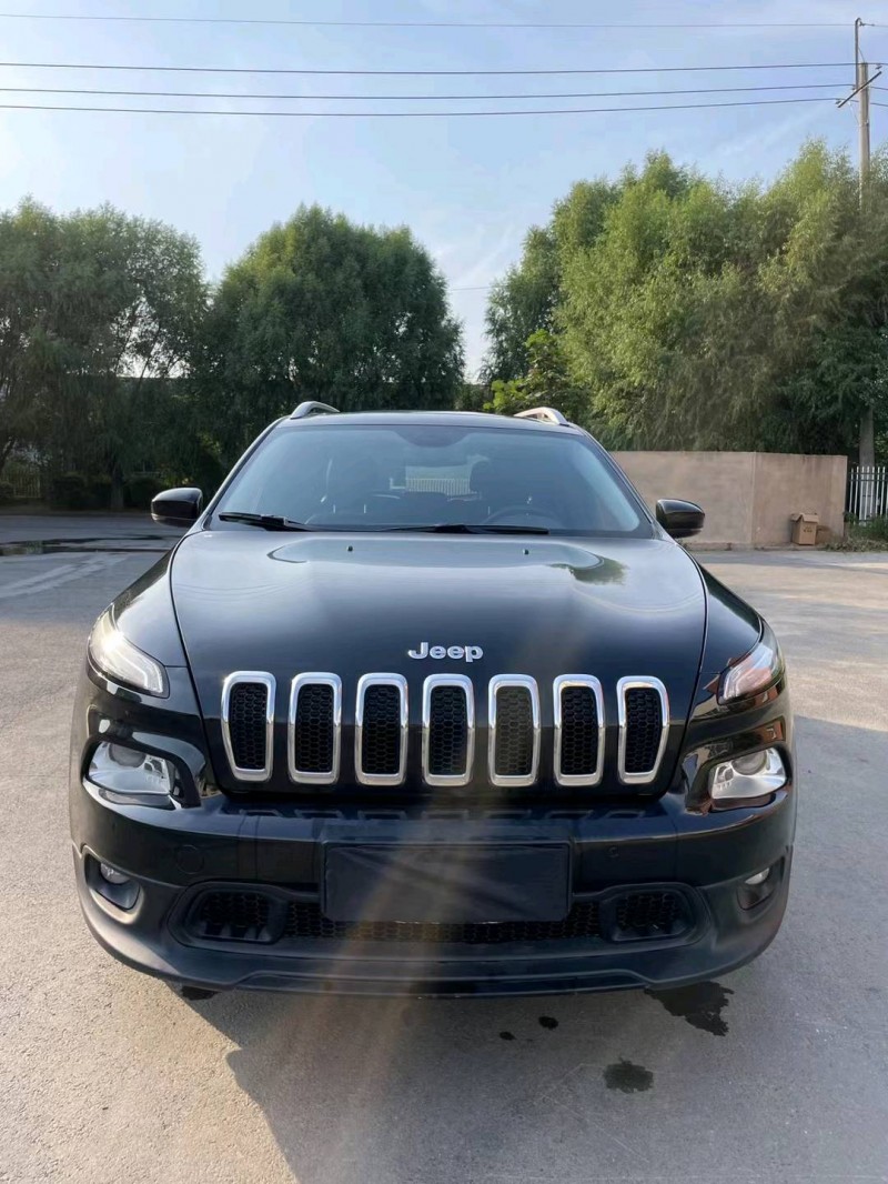 沈阳16年Jeep自由光1