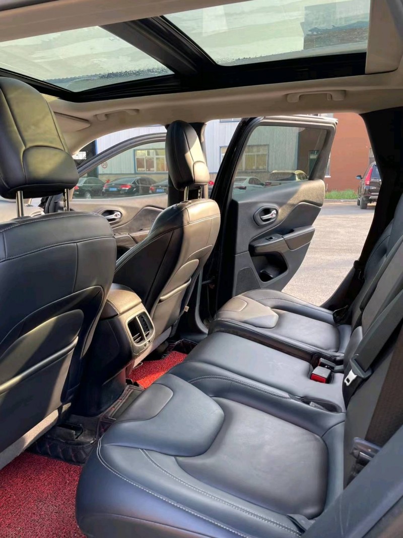 沈阳16年Jeep自由光8