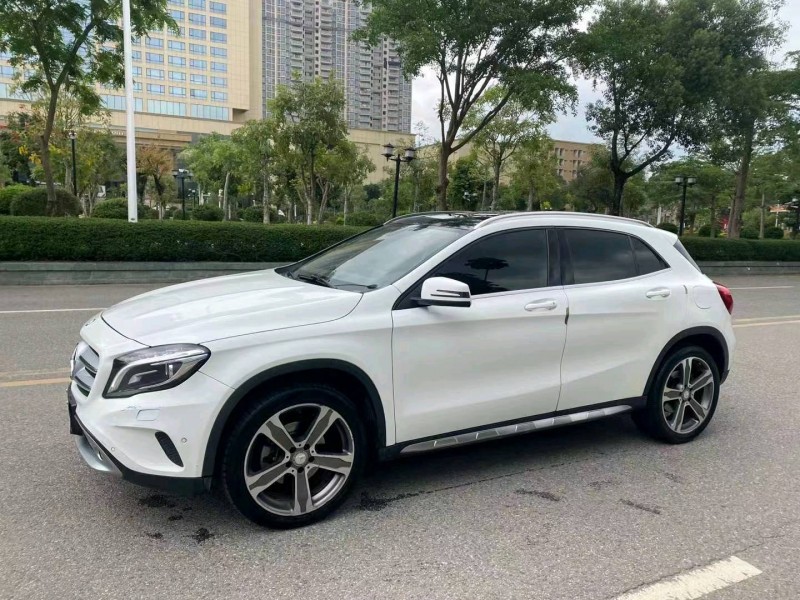 深圳16年奔驰GLA3