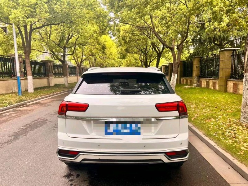 广州18年众泰大迈X75