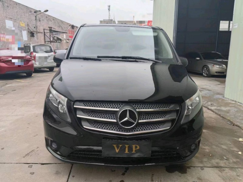 中山21年奔驰威霆1