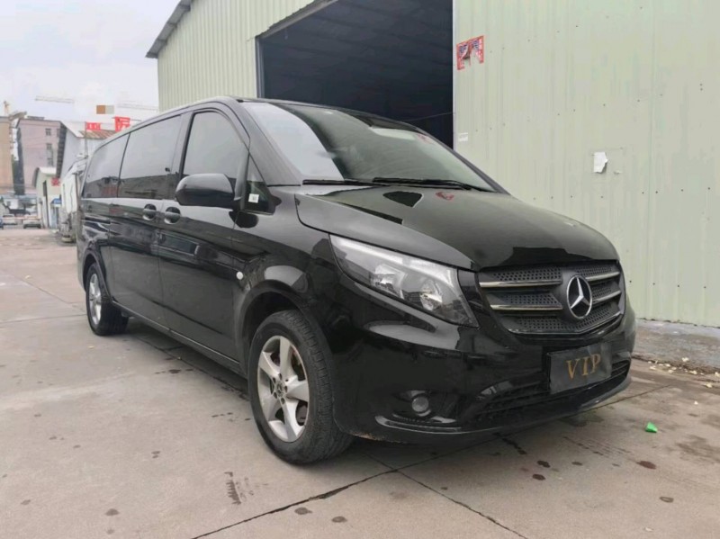 中山21年奔驰威霆2