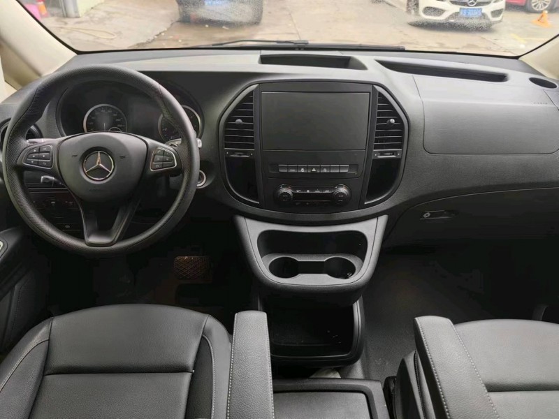 中山21年奔驰威霆5