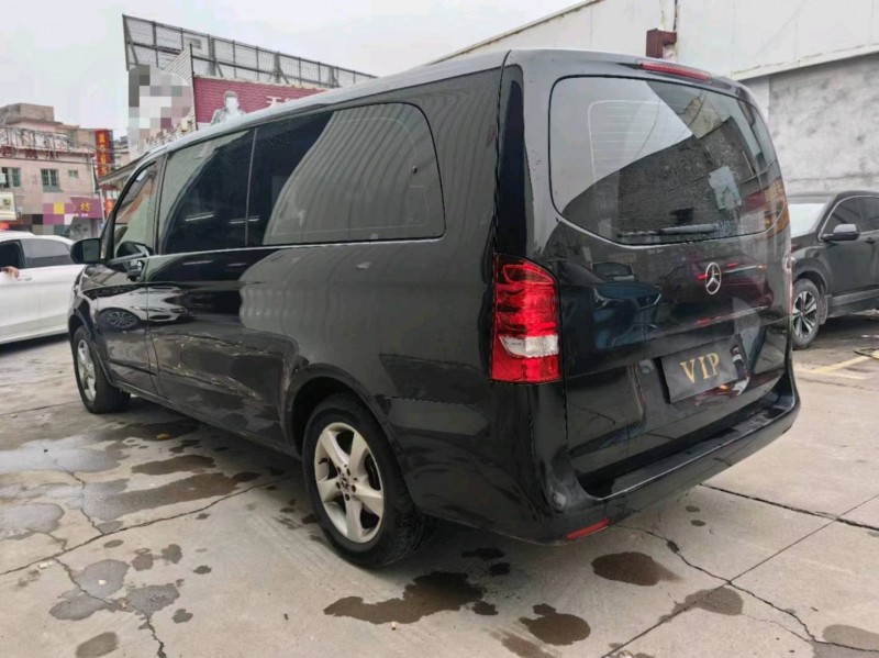 中山21年奔驰威霆7