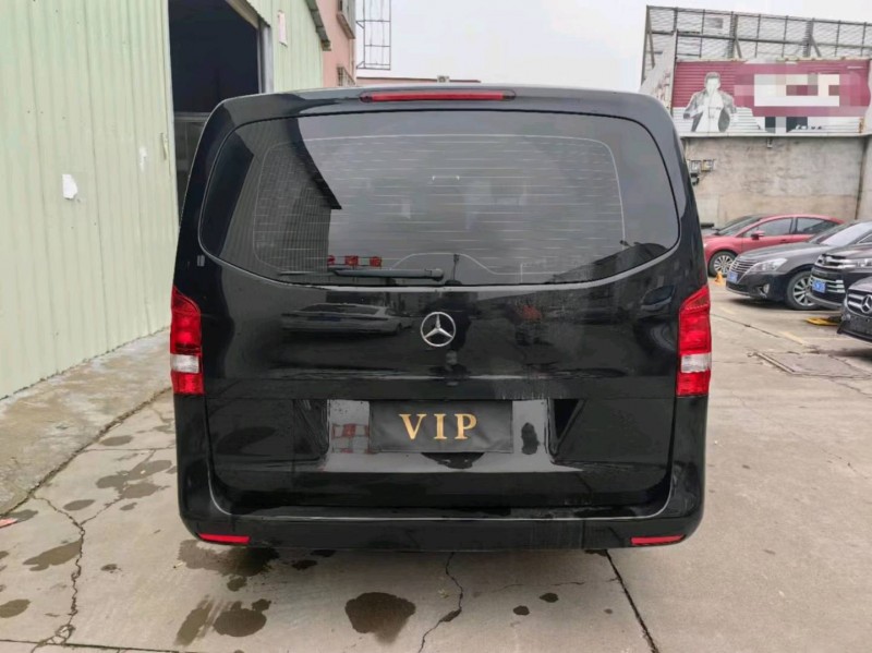 中山21年奔驰威霆9