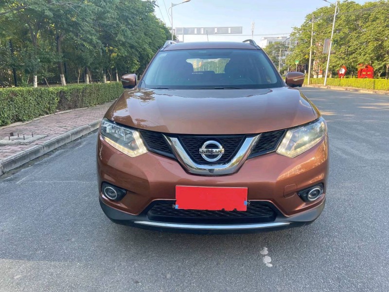 南陽15年日產奇駿1