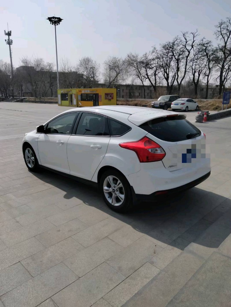 青岛14年福特福克斯4