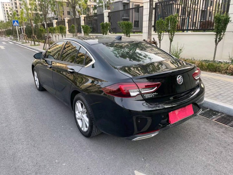 青岛22年别克君威7