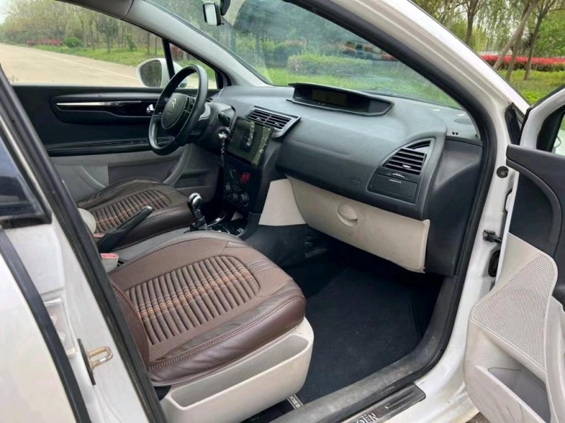 鹽城16年雪鐵龍世嘉8