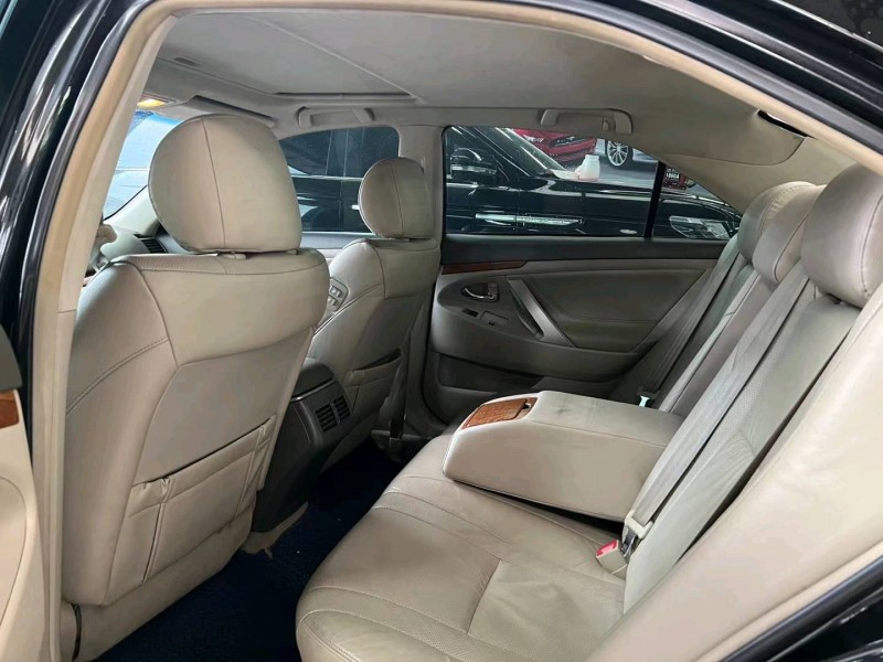 济宁13年丰田凯美瑞5