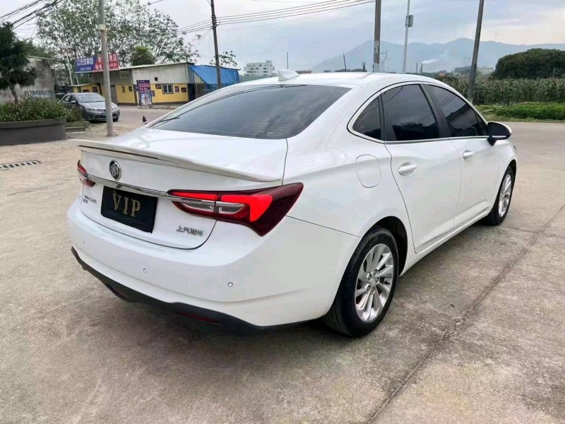 深圳20年别克威朗8