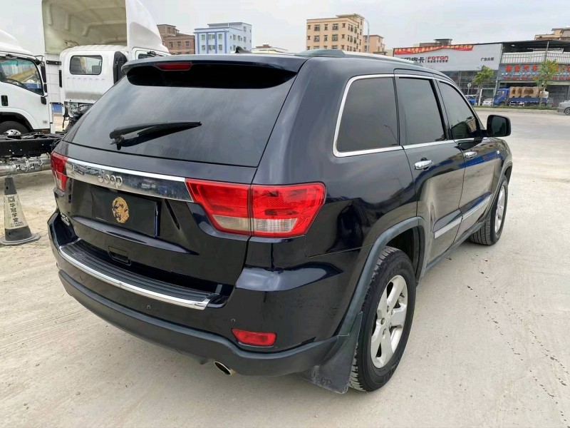 广州12年Jeep大切诺基7