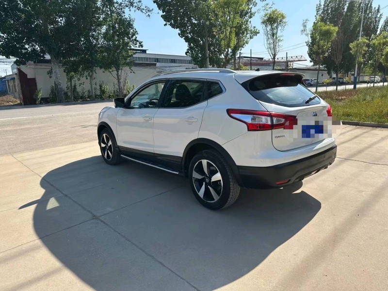 保定18年日产逍客8