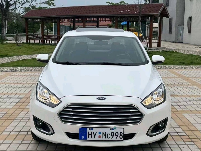 深圳17年福特福睿斯1