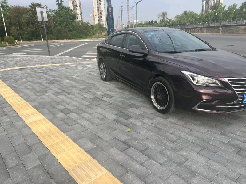 成都18年长安汽车睿骋CC3