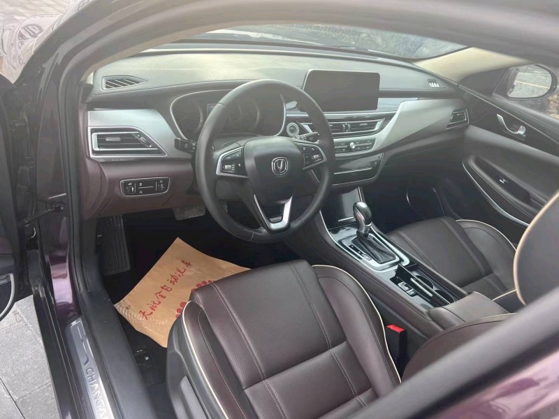 成都18年长安汽车睿骋CC6