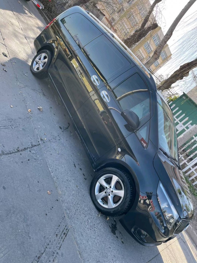 临沂17年奔驰威霆2