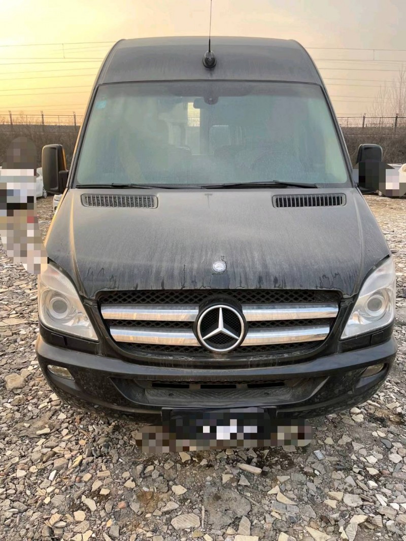 临沂12年奔驰斯宾特1