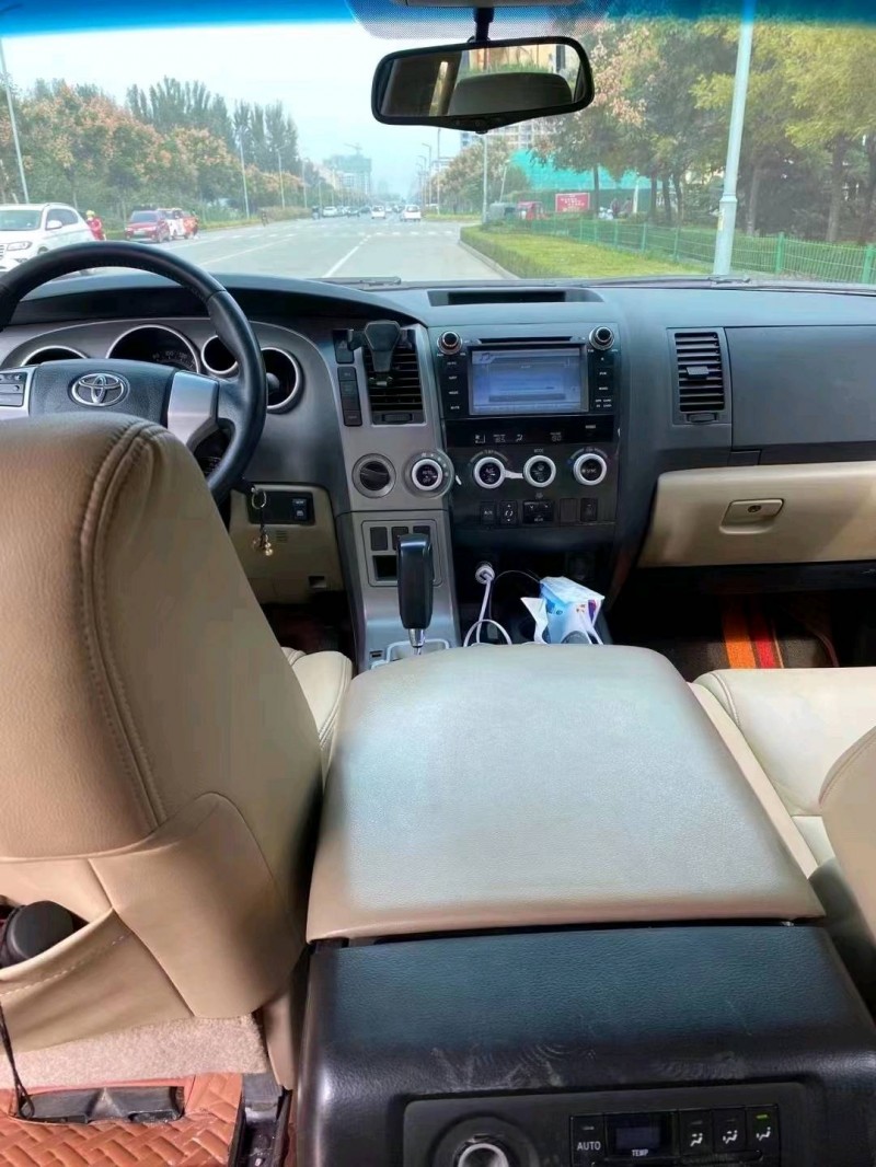 潍坊15年丰田红杉9