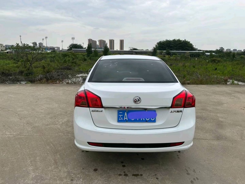 中山16年别克凯越9