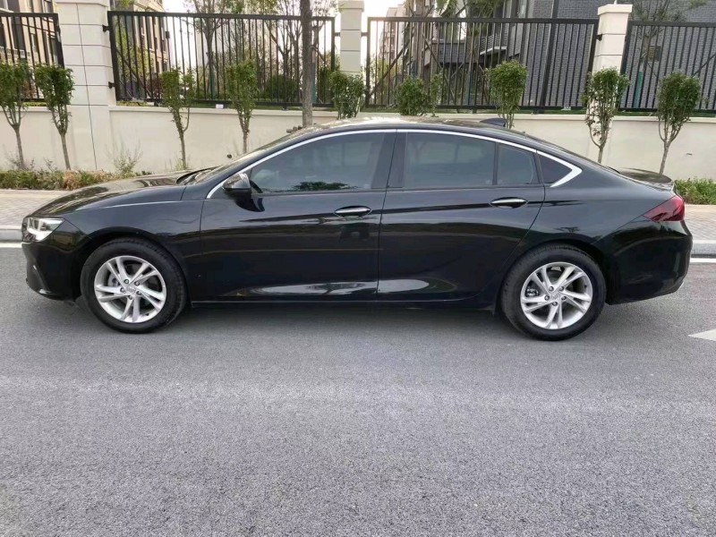 青岛22年别克君威3