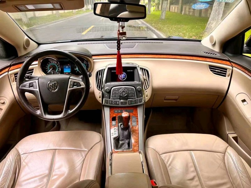 嘉兴13年别克君越8