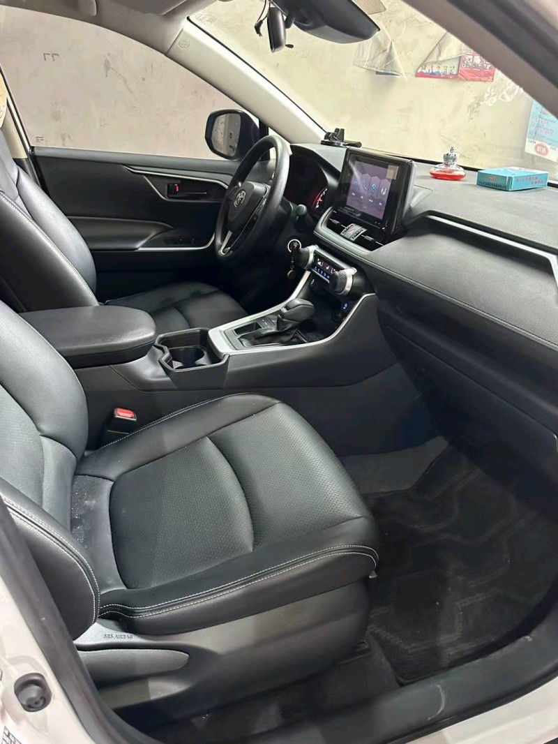 中山22年丰田RAV4荣放6