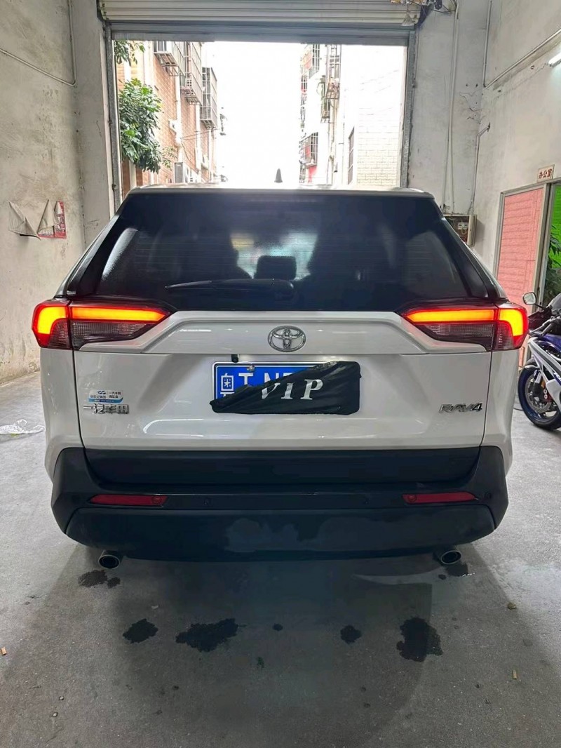中山22年丰田RAV4荣放7