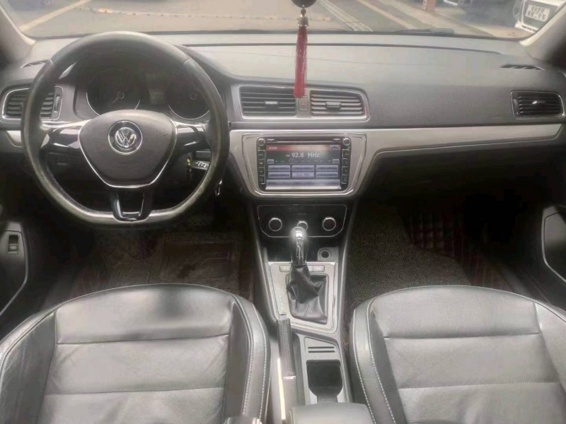 成都16年大众朗逸9