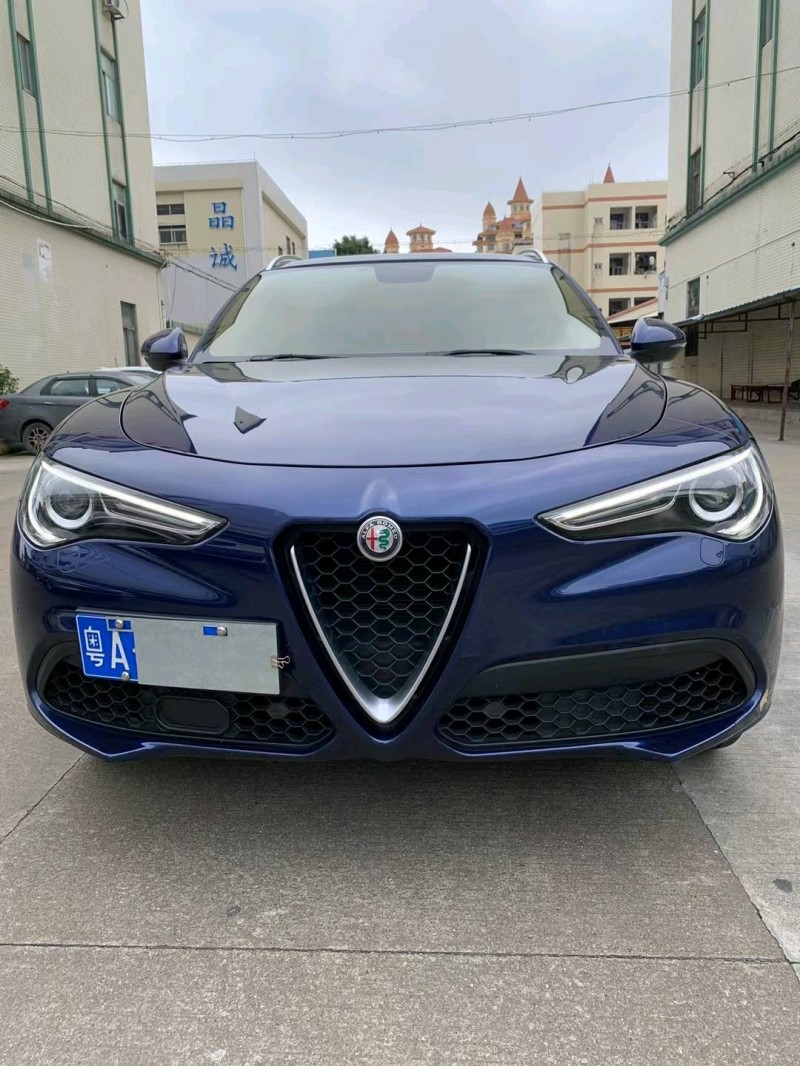 中山19年阿尔法·罗密欧Stelvio1