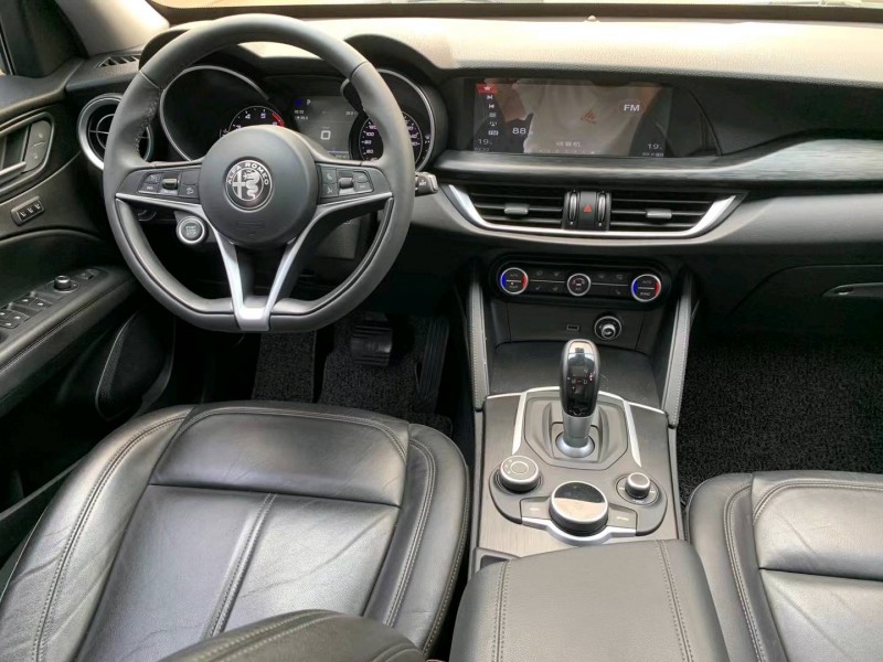 中山19年阿尔法·罗密欧Stelvio7