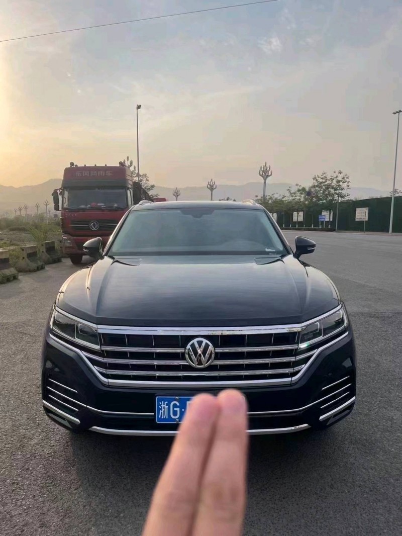 成都19年大众途锐1