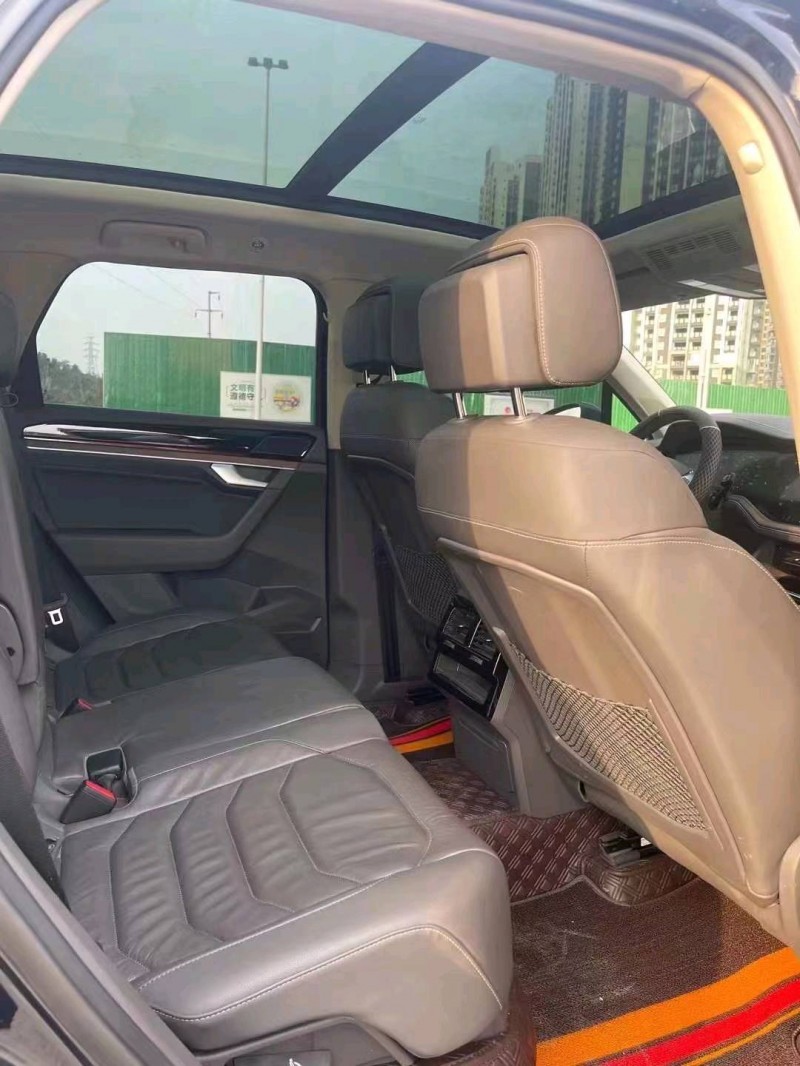 成都19年大众途锐8