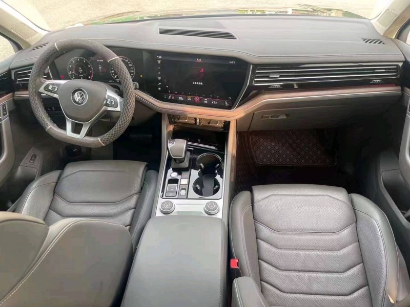 成都19年大众途锐7