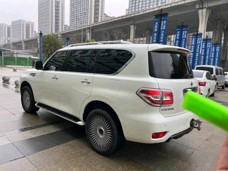 武汉20年日产途乐4
