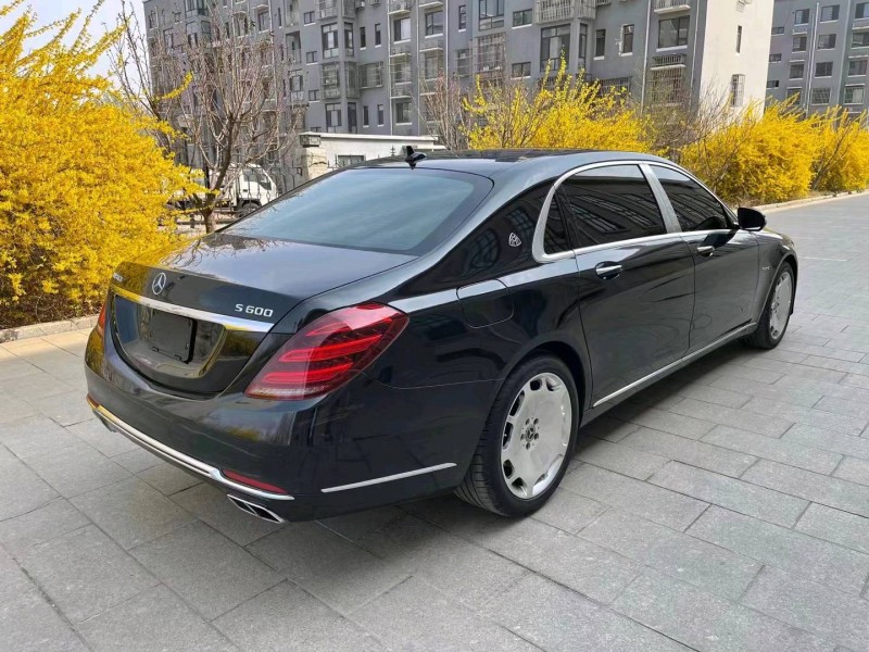 青岛15年奔驰迈巴赫S级3