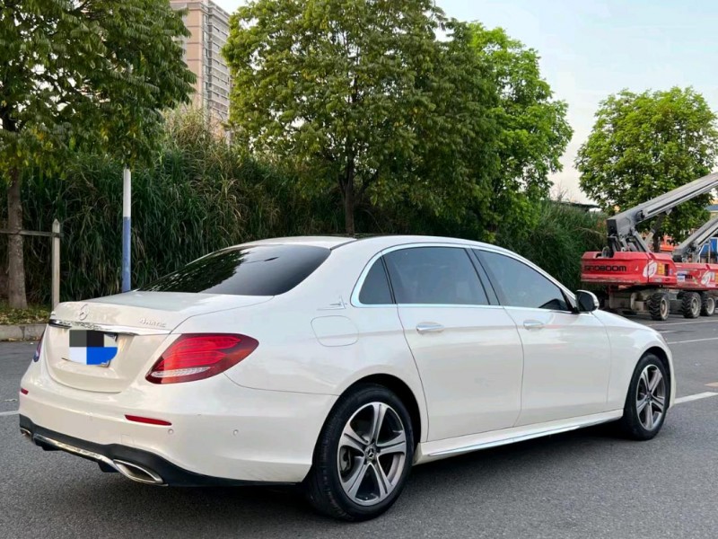 广州18年奔驰E8