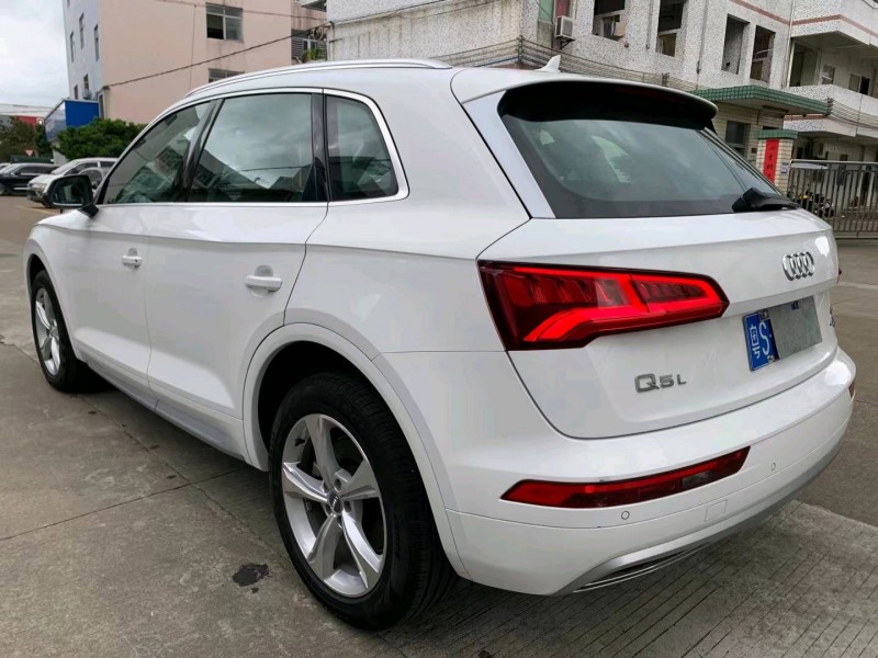 中山19年奥迪Q54