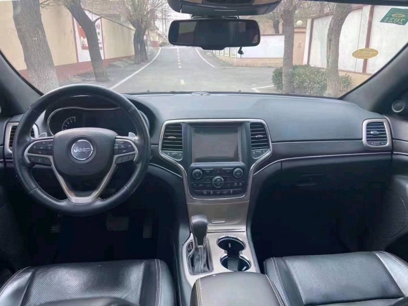 青岛17年Jeep大切诺基5