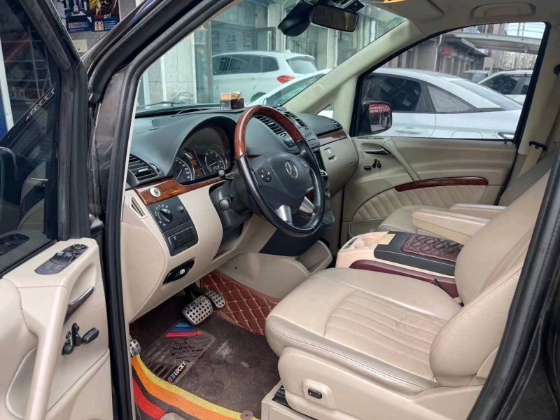 淄博15年奔驰唯雅诺8