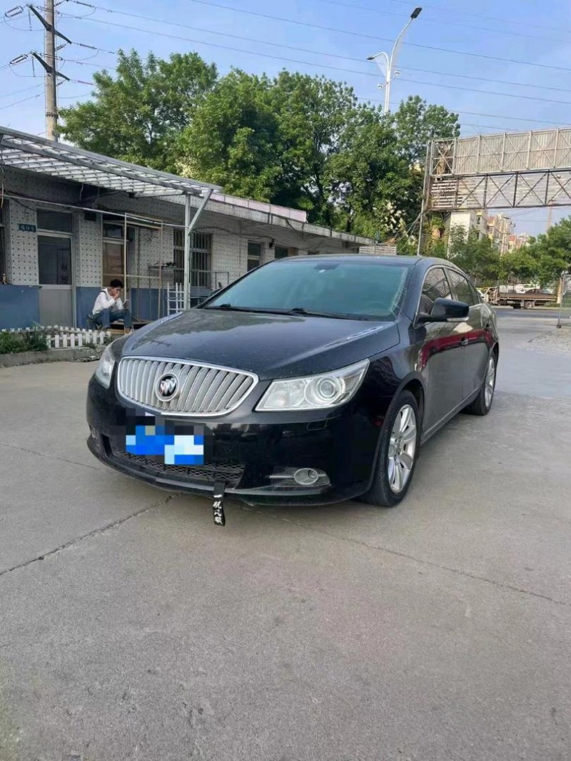 青岛12年别克君越3