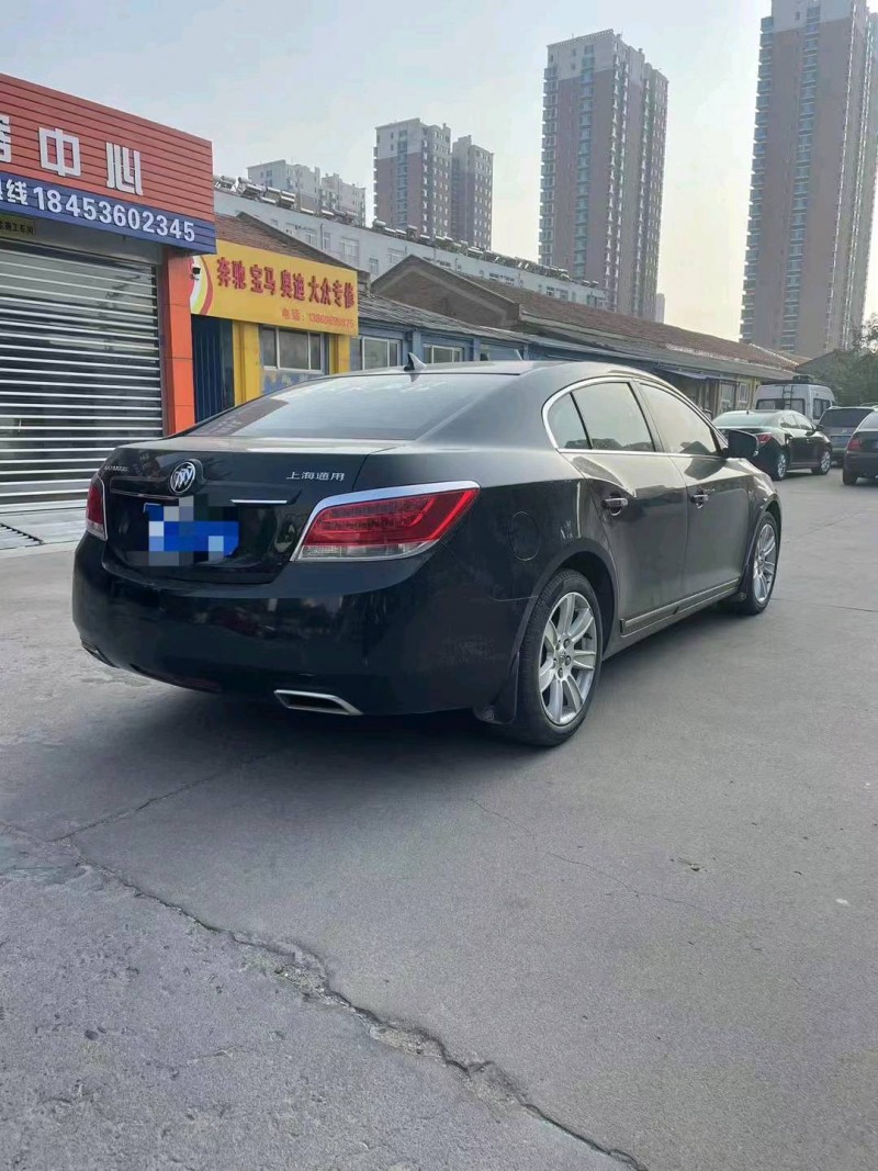 青岛12年别克君越6