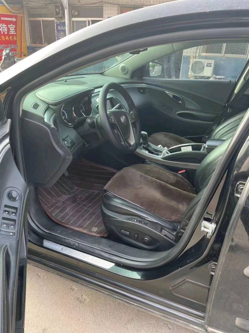 青岛12年别克君越8