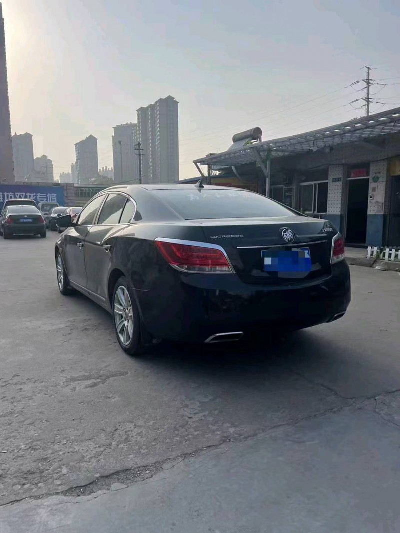 青岛12年别克君越7