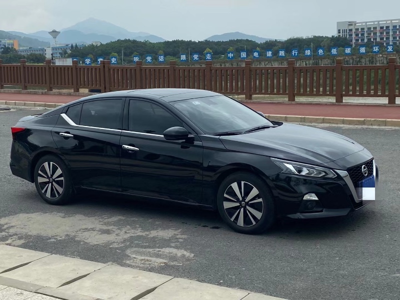 深圳22年日产天籁3