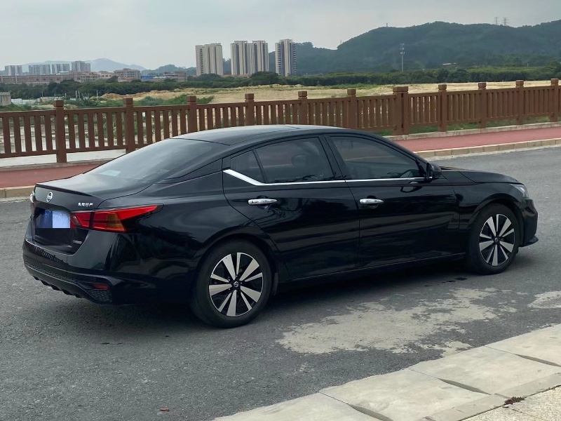 深圳22年日产天籁6