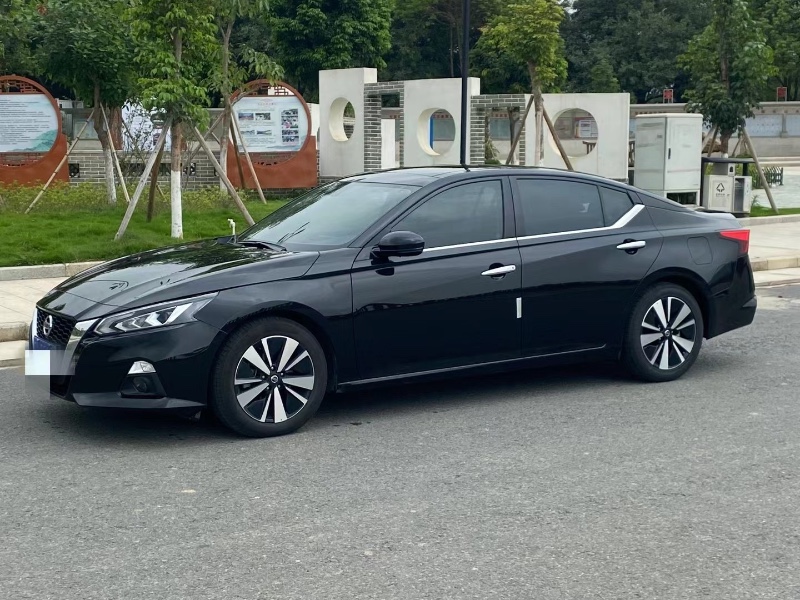 深圳22年日产天籁9