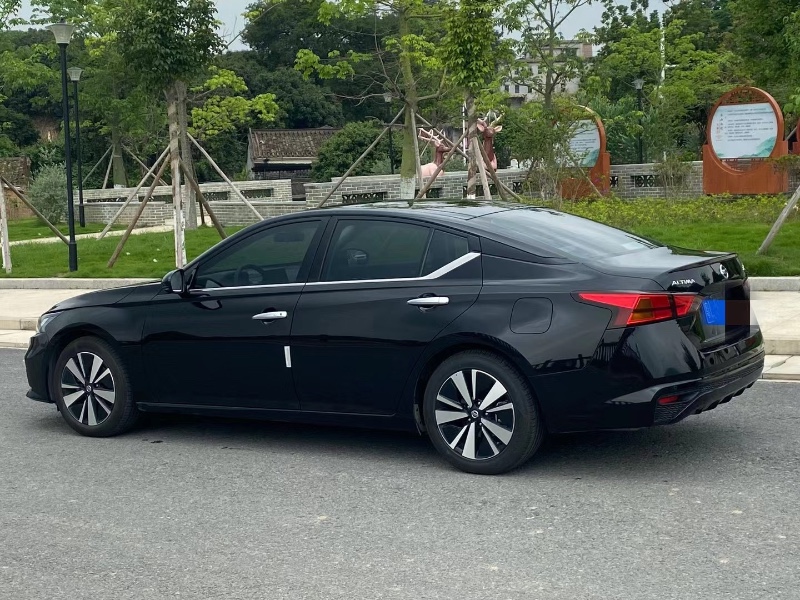 深圳22年日产天籁8