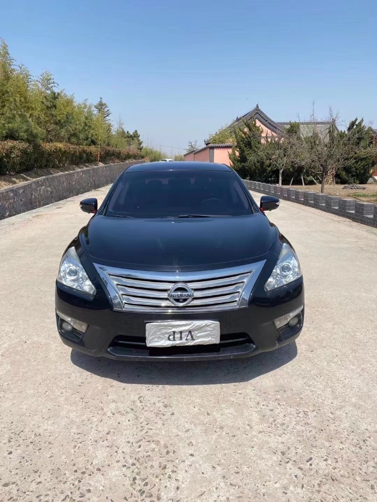 青岛14年日产天籁1